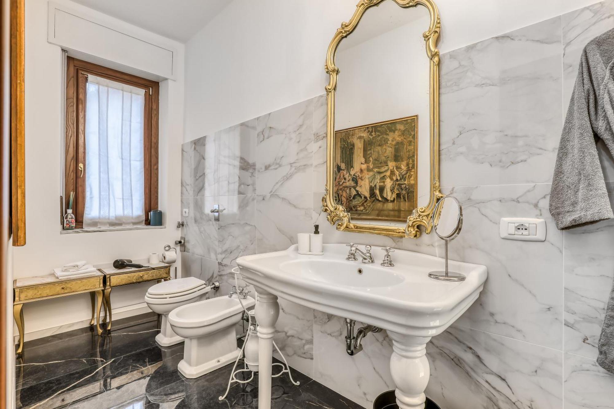 Suite Angolo Alla Stazione - Appartamento Con Terrazzo Panoramico Pavia Luaran gambar
